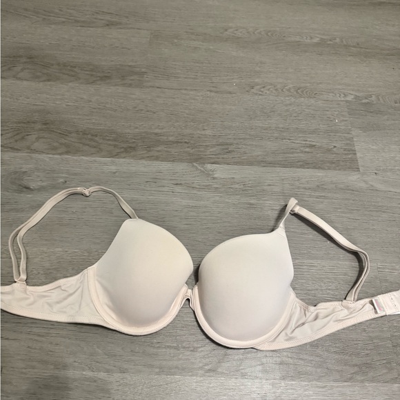 Victoria's Secret Other - Victoria's Secret Light Cream Underwire Bra